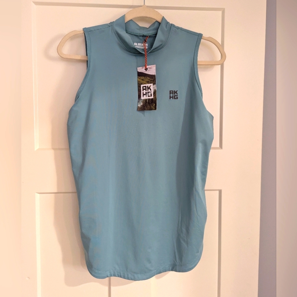 Duluth Trading XS NWT blue green 💙 💚 color work out top high neck sleeveless